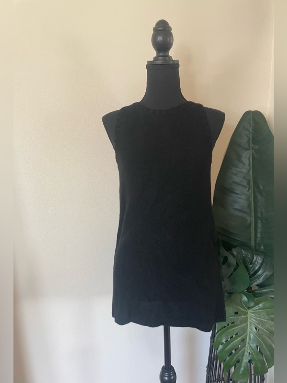WHBM Black Sleeveless Knit Shift Top